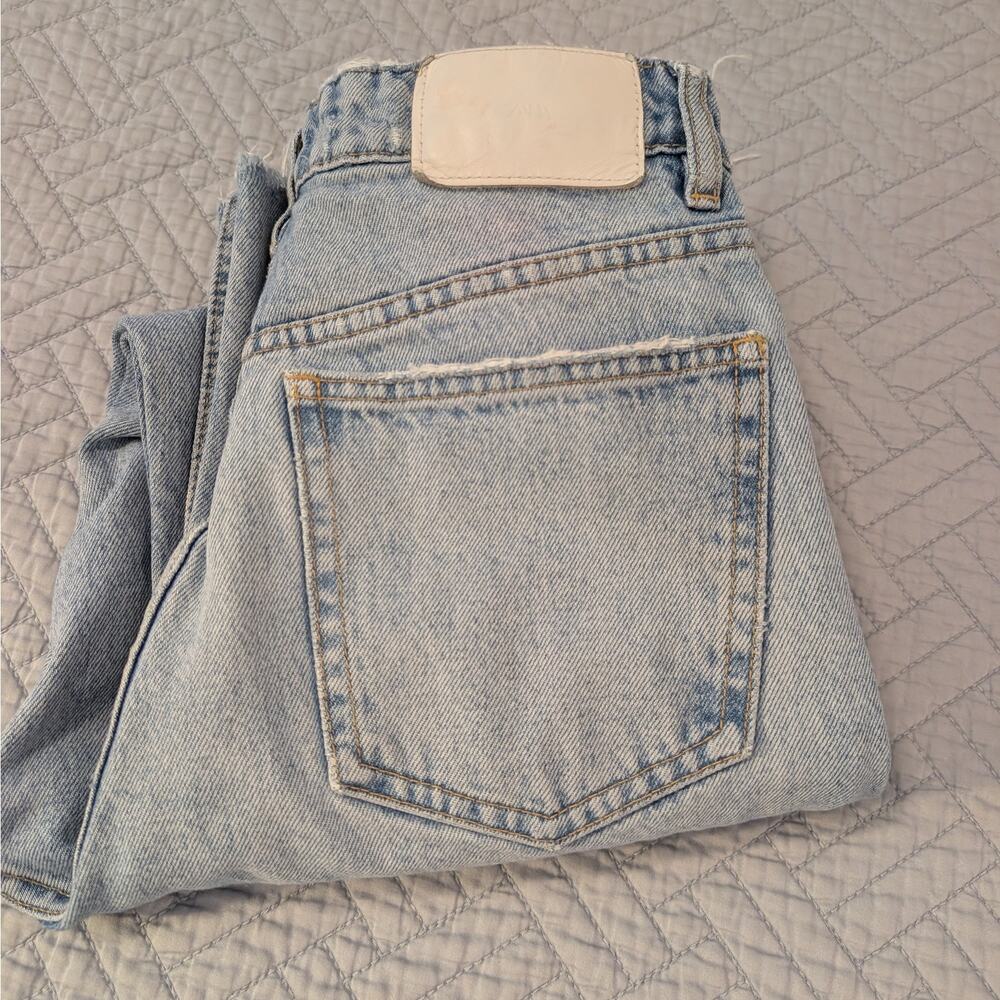 Zara Jeans Women's Size 4 Light Blue Button Fly Raw Hem (0458)